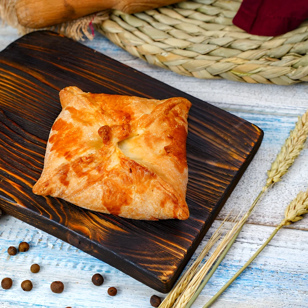 Слойка з куркою, сиром та грибами